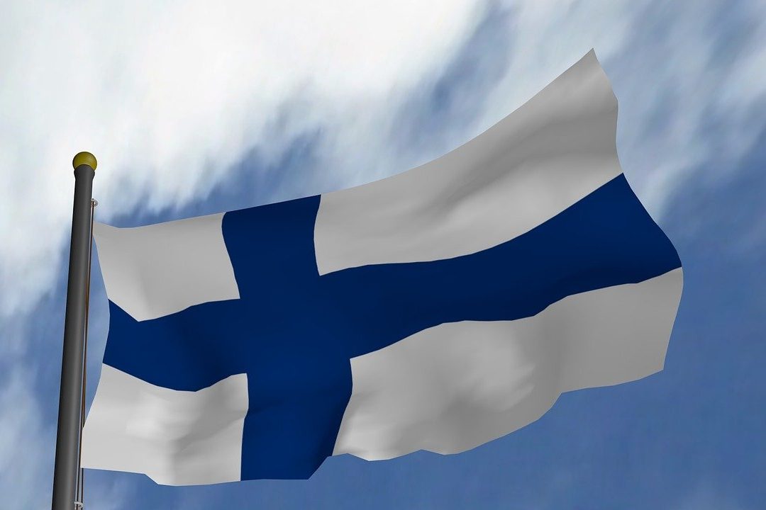 Finnország enyhíti a korlátozásokat, a káosz növekszik